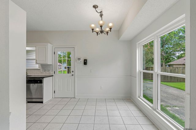 15134 Point Chenier Ave, Saint George, LA 70817