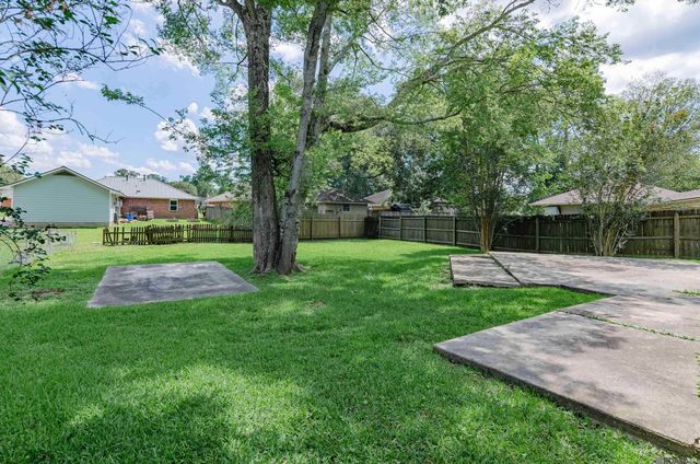 15134 Point Chenier Ave, Saint George, LA 70817