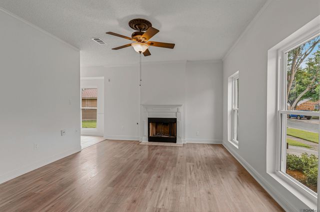 15134 Point Chenier Ave, Saint George, LA 70817