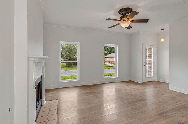 15134 Point Chenier Ave, Saint George, LA 70817