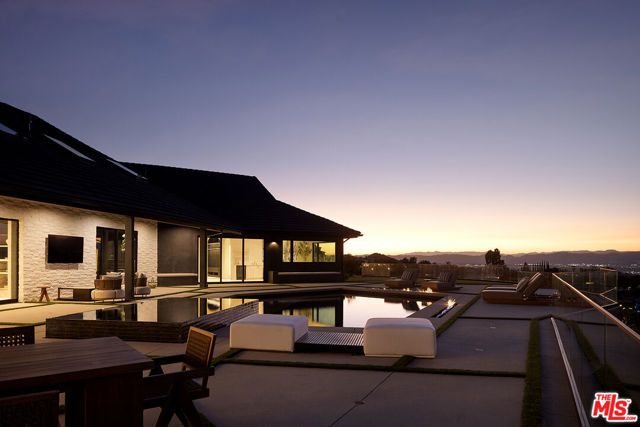 16401 Mulholland Drive, Los Angeles, CA 90049