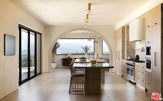 16401 Mulholland Drive, Los Angeles, CA 90049