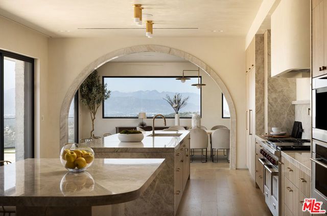 16401 Mulholland Drive, Los Angeles, CA 90049