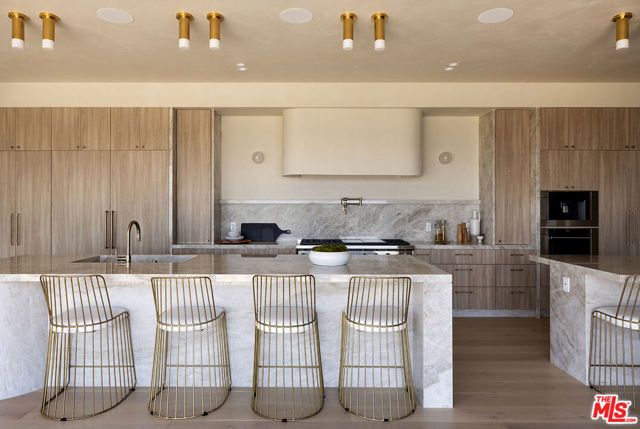 16401 Mulholland Drive, Los Angeles, CA 90049