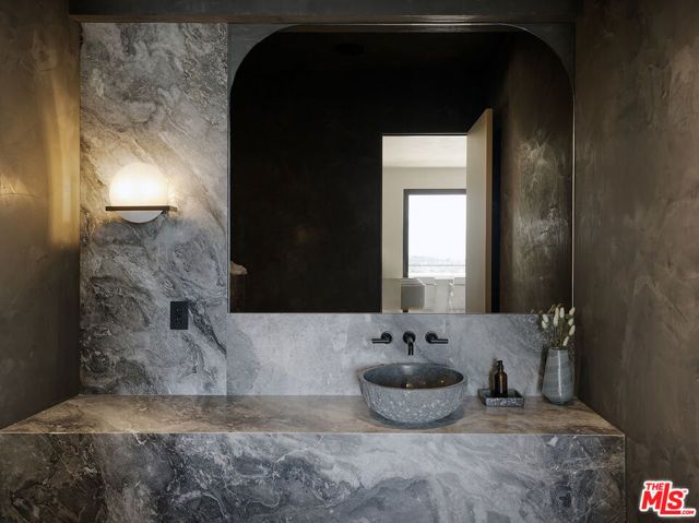 16401 Mulholland Drive, Los Angeles, CA 90049