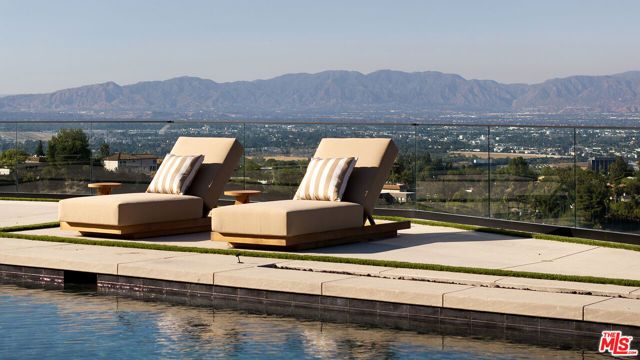 16401 Mulholland Drive, Los Angeles, CA 90049