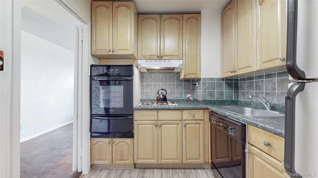 6120 Grand Central Parkway A704, Forest Hills, NY 11375