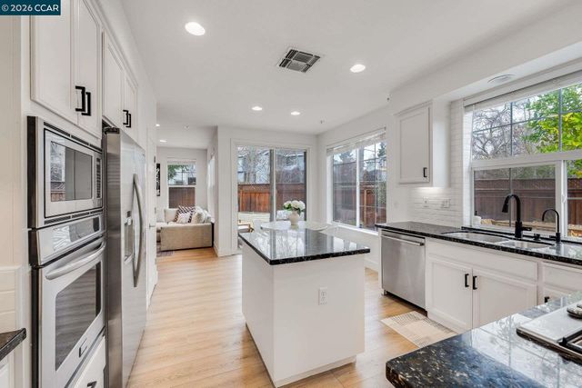 942 Monet Cir, Walnut Creek, CA 94597