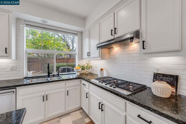 942 Monet Cir, Walnut Creek, CA 94597