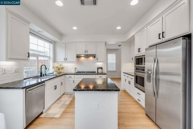 942 Monet Cir, Walnut Creek, CA 94597