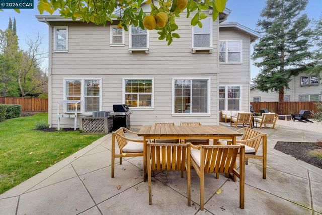 942 Monet Cir, Walnut Creek, CA 94597