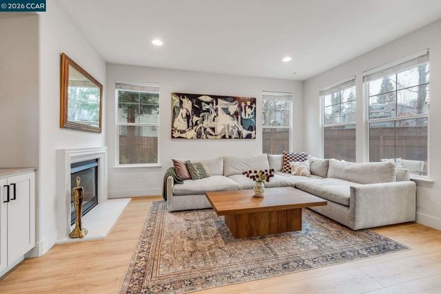 942 Monet Cir, Walnut Creek, CA 94597