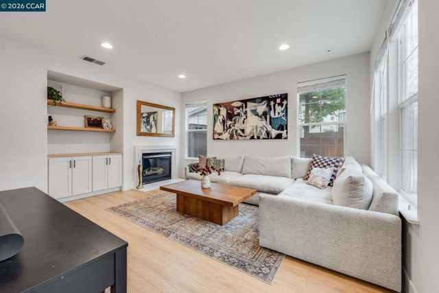 942 Monet Cir, Walnut Creek, CA 94597