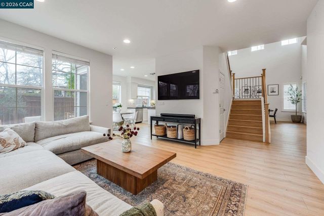 942 Monet Cir, Walnut Creek, CA 94597