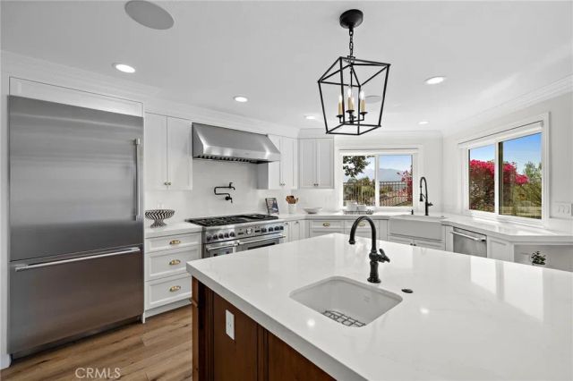 8 Las Pisadas, Rancho Santa Margarita, CA 92688