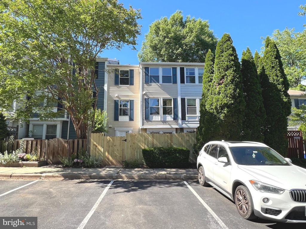 Image 1 of property listing at 48 WHITECHURCH CT, Germantown, MD 20874