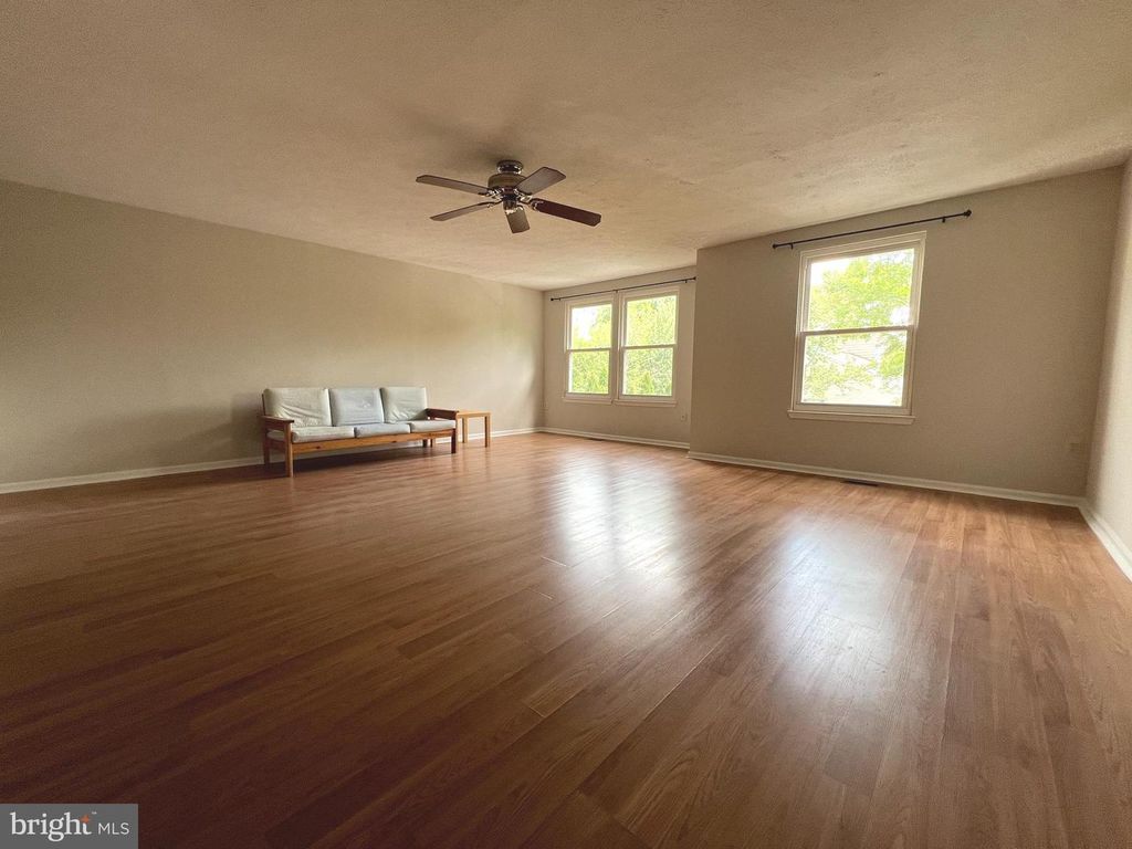Image 12 of property listing at 48 WHITECHURCH CT, Germantown, MD 20874
