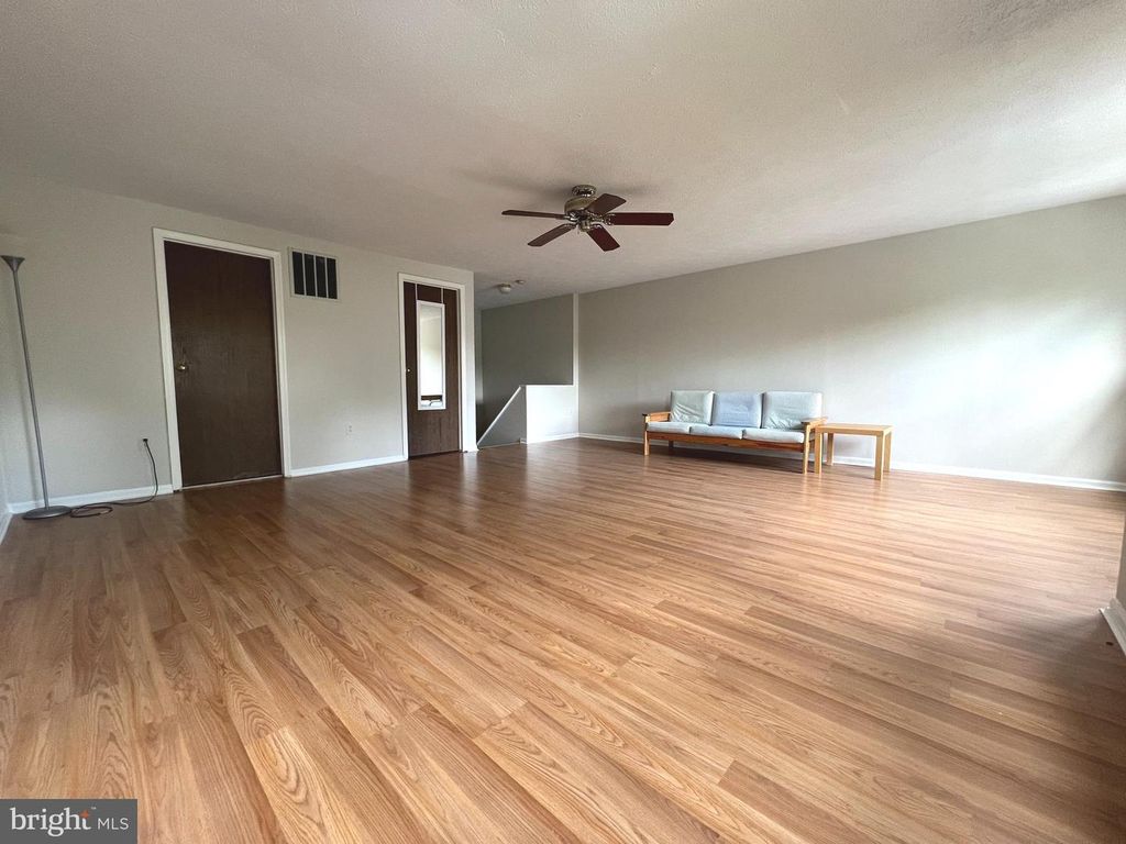Image 13 of property listing at 48 WHITECHURCH CT, Germantown, MD 20874