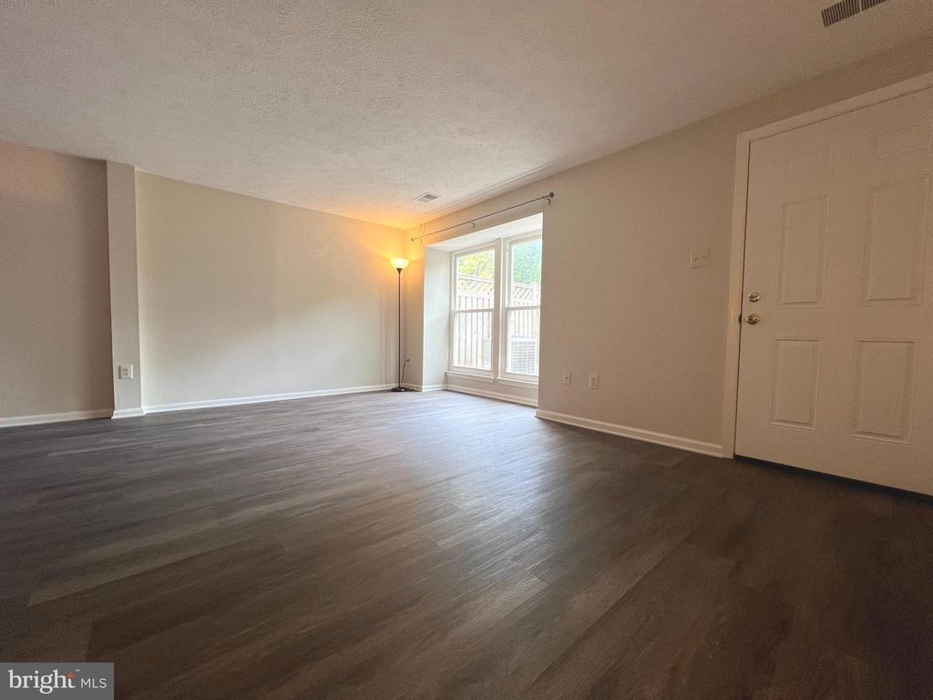 Image 3 of property listing at 48 WHITECHURCH CT, Germantown, MD 20874