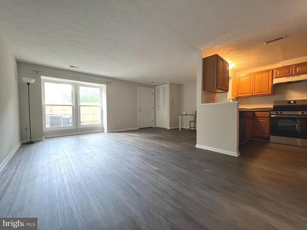 Image 4 of property listing at 48 WHITECHURCH CT, Germantown, MD 20874