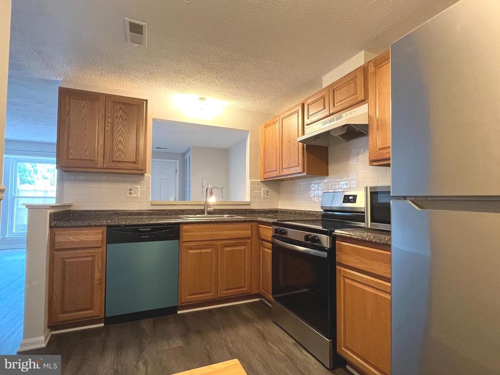 Image 6 of property listing at 48 WHITECHURCH CT, Germantown, MD 20874