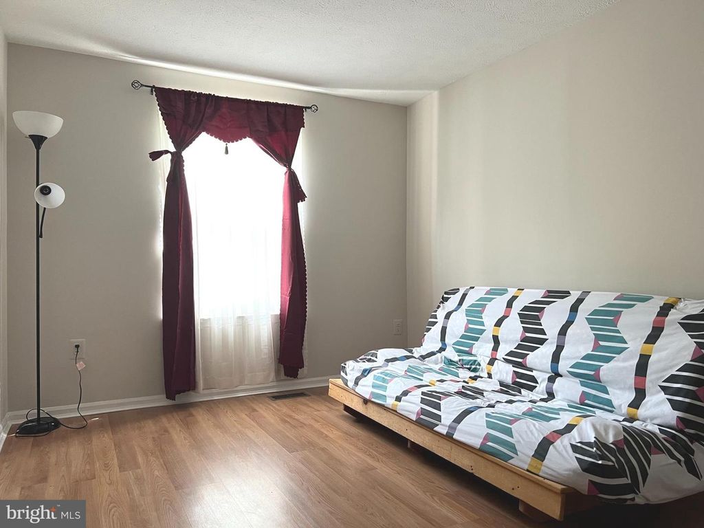 Image 8 of property listing at 48 WHITECHURCH CT, Germantown, MD 20874