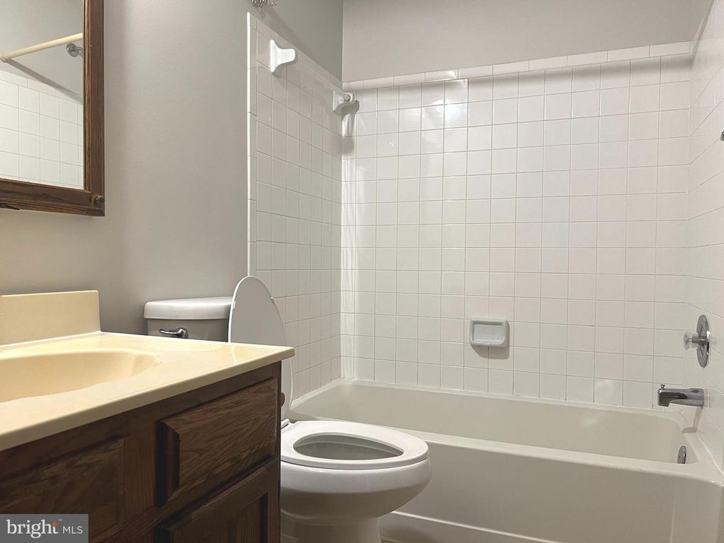 Image 9 of property listing at 48 WHITECHURCH CT, Germantown, MD 20874