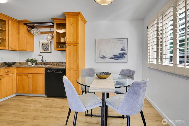 2552 14th Avenue W #202, Seattle, WA 98119