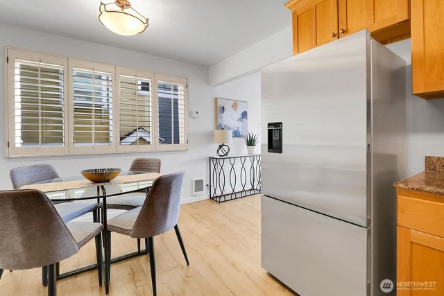 2552 14th Avenue W #202, Seattle, WA 98119