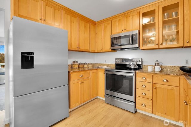 2552 14th Avenue W #202, Seattle, WA 98119