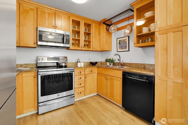 2552 14th Avenue W #202, Seattle, WA 98119