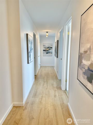 2552 14th Avenue W #202, Seattle, WA 98119