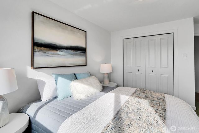 2552 14th Avenue W #202, Seattle, WA 98119