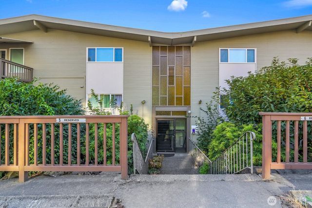 2552 14th Avenue W #202, Seattle, WA 98119