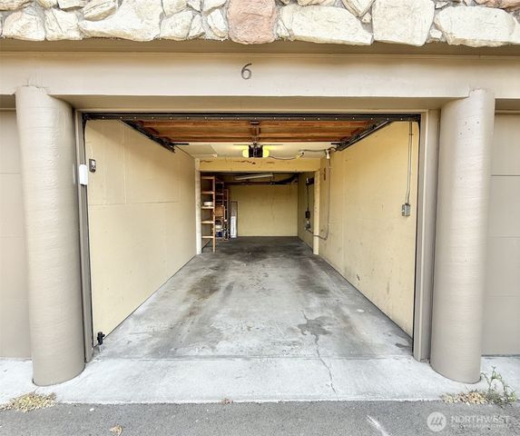 2552 14th Avenue W #202, Seattle, WA 98119