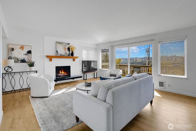 2552 14th Avenue W #202, Seattle, WA 98119