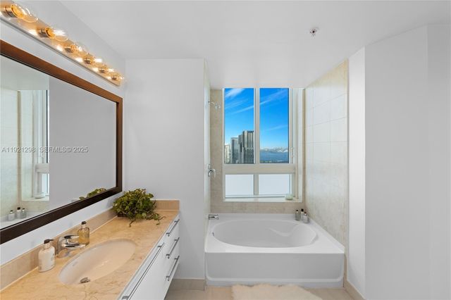 1900 N Bayshore Dr PH 4902, Miami, FL 33132