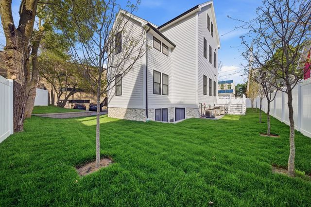 174 Walnut Street 1, Somerville, MA 02145