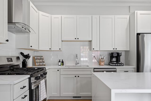 174 Walnut Street 1, Somerville, MA 02145