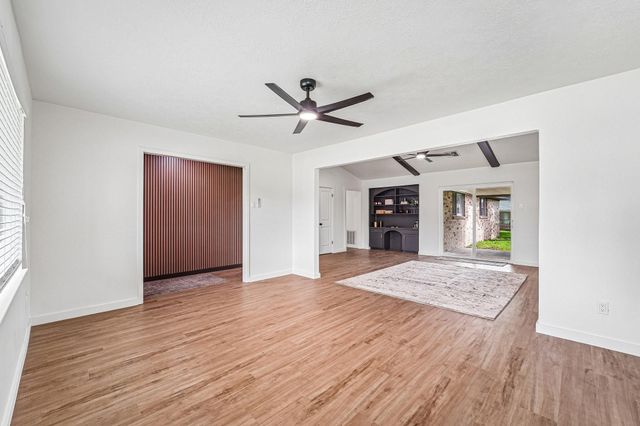 2801 Coy Drive, Deer Park, TX 77536