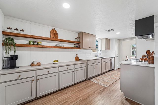 2801 Coy Drive, Deer Park, TX 77536