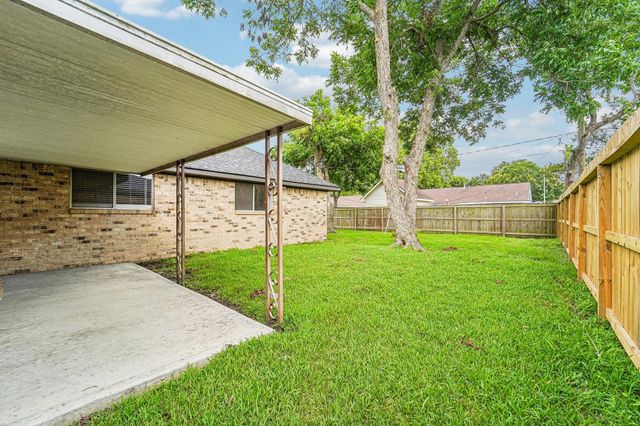 2801 Coy Drive, Deer Park, TX 77536