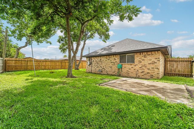 2801 Coy Drive, Deer Park, TX 77536