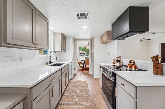 2801 Coy Drive, Deer Park, TX 77536