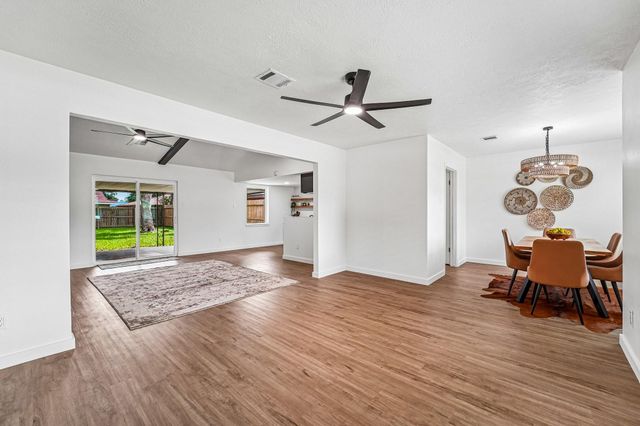 2801 Coy Drive, Deer Park, TX 77536