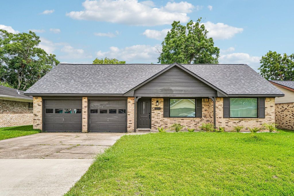 2801 Coy Drive, Deer Park, TX 77536