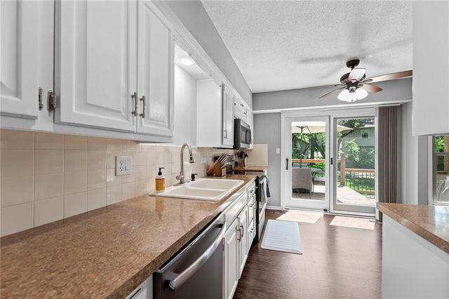 7738 Garnett Street, Lenexa, KS 66214