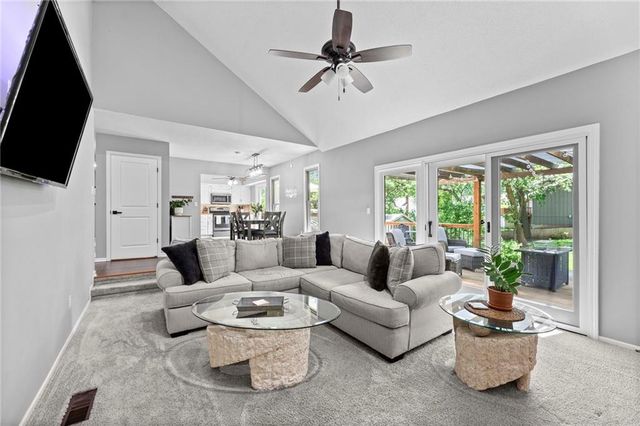 7738 Garnett Street, Lenexa, KS 66214