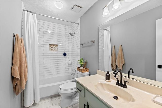 7738 Garnett Street, Lenexa, KS 66214