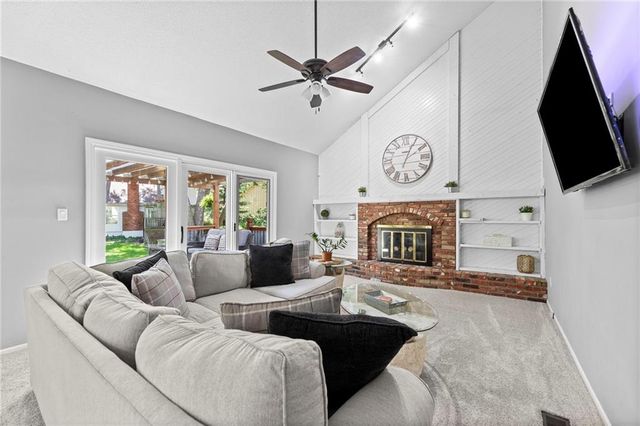 7738 Garnett Street, Lenexa, KS 66214